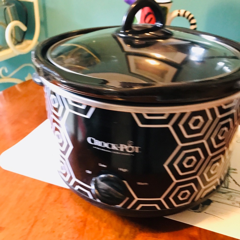 Black & White Crock Pot